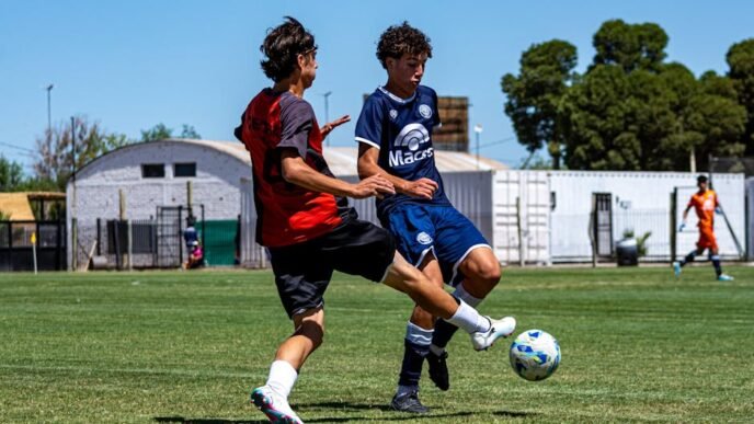 Arch Manning playing as a lineman at Ryan Wingo