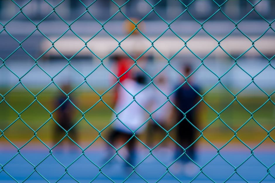 Collin Murray-Boyles driving to the basket during an NCAA game
