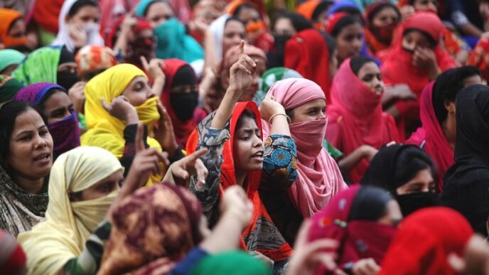 bangladesh-fighter-jet-crashes-into-school-31-dead