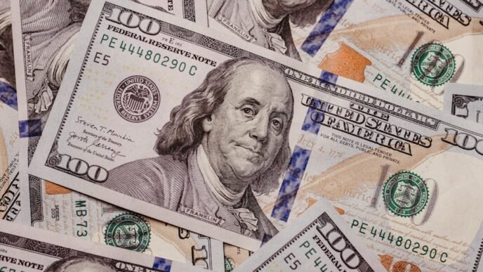 sp-500-hits-record-high-as-fed-rate-cut-bets-grow